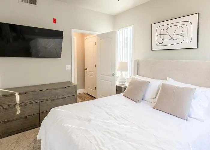 Landing - Modern With Amazing Amenities Phoenix