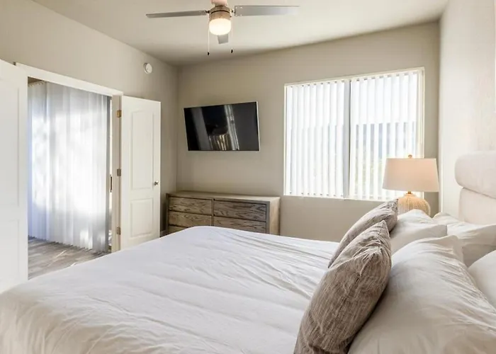 Landing - Modern With Amazing Amenities Phoenix