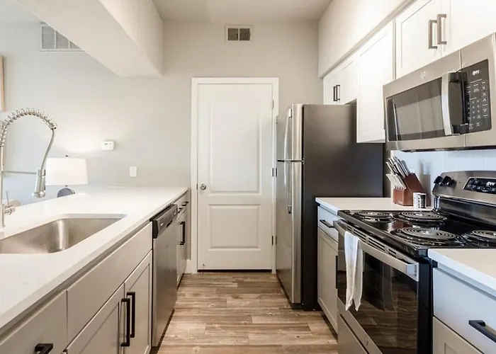 Landing - Modern With Amazing Amenities Apartment